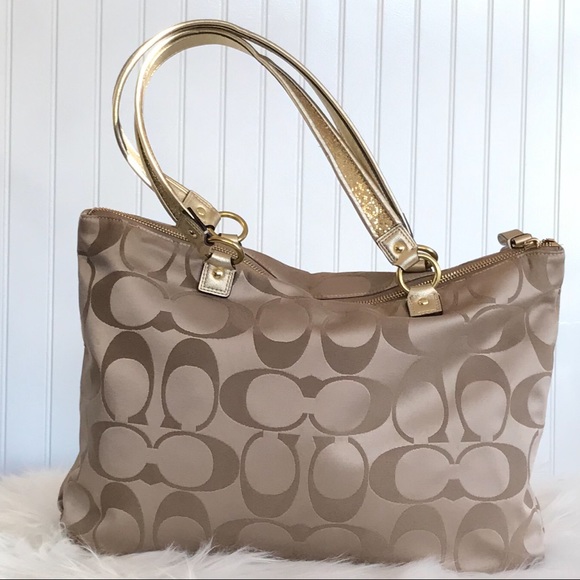 Coach Poppy C Applique Large Handbag. - Picture 3 of 13